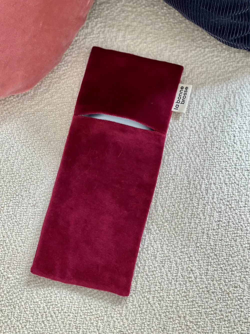 La Bonne Brosse Our Pouches | Our Round Styling Hair Brushes*N.05 Hair Brush’ Round Pouch Cherry Red