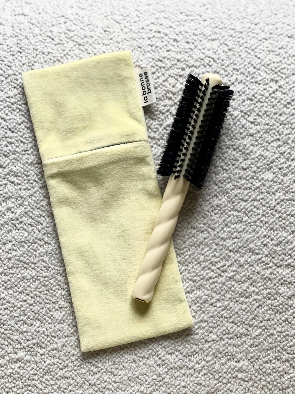 La Bonne Brosse Our Pouches | Our Cair Ritual*N.05 Hair Brush’ Round Pouch Ivory Cair